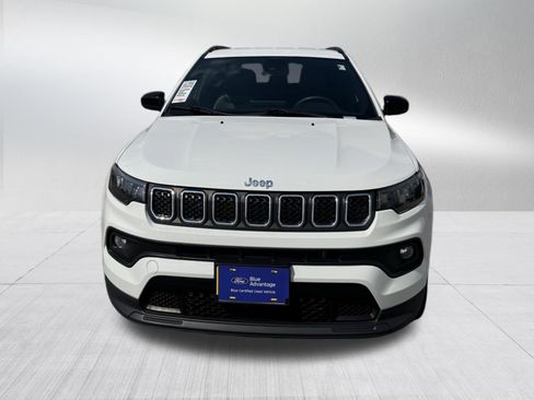 Used 2024 Jeep Compass Latitude AWD/4WD image 2
