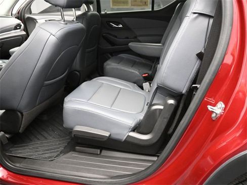 Used 2021 Chevrolet Traverse LT w/ LT Premium Package image 23