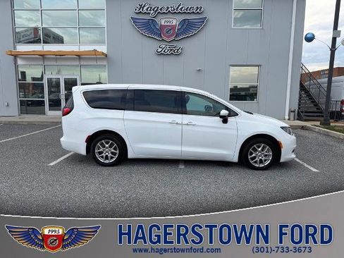 Used 2023 Chrysler Voyager LX FWD image 1