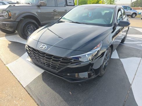 Used 2023 Hyundai Elantra SEL image 4