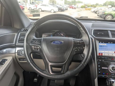 Used 2018 Ford Explorer Limited w/ Equipment Group 301A FWD image 32