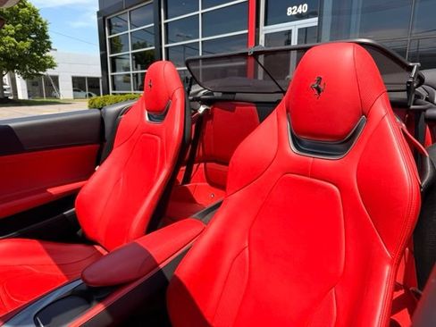 Used 2020 Ferrari Portofino RWD image 18