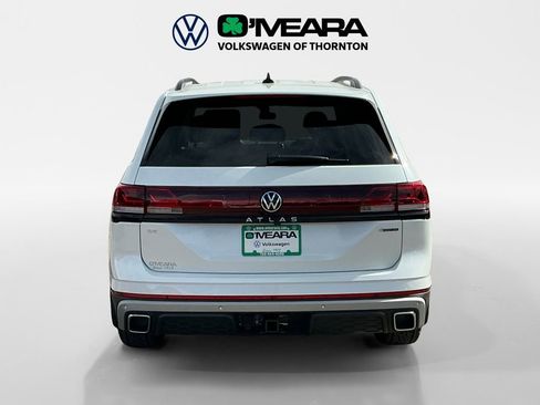 New 2026 Volkswagen Atlas Peak Edition image 4