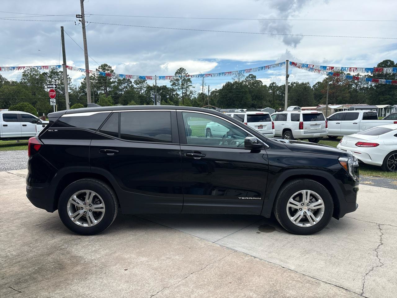 Used 2024 GMC Terrain SLE FWD image 4