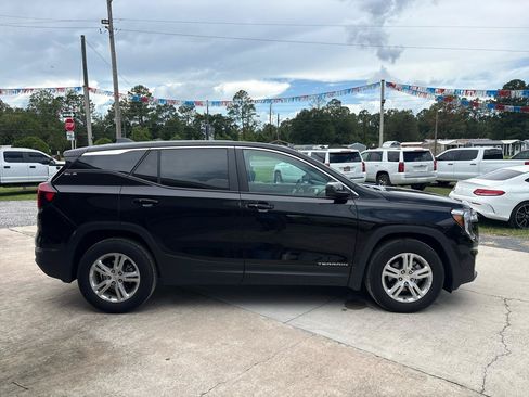 Used 2024 GMC Terrain SLE FWD image 4