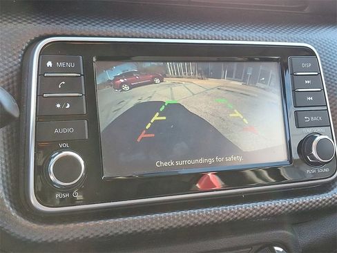 Used 2020 Nissan Kicks S image 17