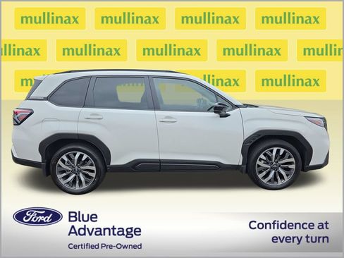 Used 2025 Subaru Forester Touring AWD/4WD image 2