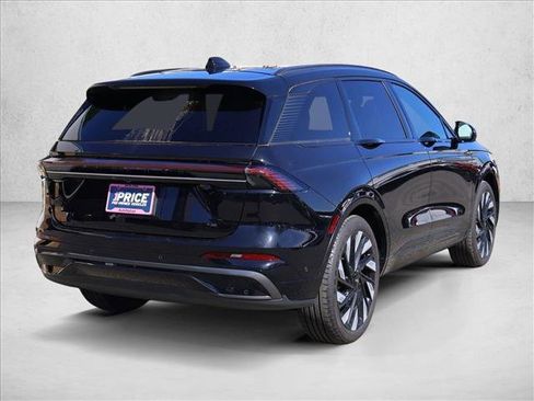 Used 2024 Lincoln Nautilus Reserve w/ Equipment Group 202A image 5