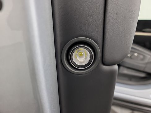 Used 2025 Rivian R1T Adventure image 30