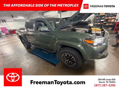 Used 2022 Toyota Tacoma TRD Sport w/ TRD Premium Sport Package AWD/4WD image 1