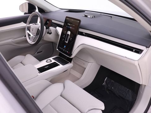 Certified 2025 Volvo EX90 Ultra image 22