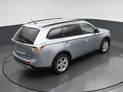 Used 2015 Mitsubishi Outlander SE image 68