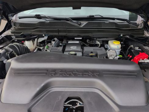 Used 2024 RAM 2500 Tradesman w/ Chrome Appearance Group image 13