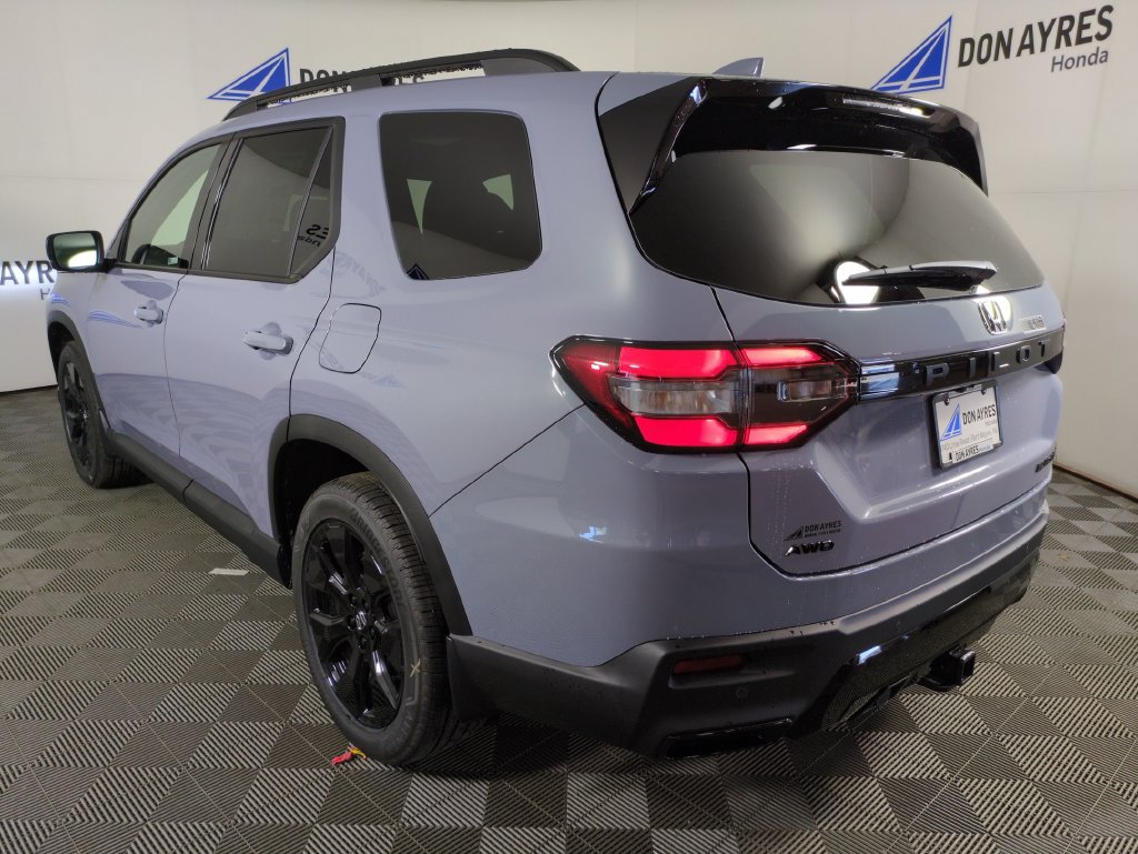 New 2026 Honda Pilot Black Edition image 3