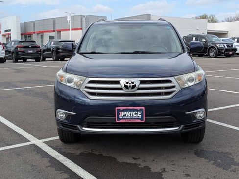 Used 2012 Toyota Highlander SE w/ Tow Pkg image 2