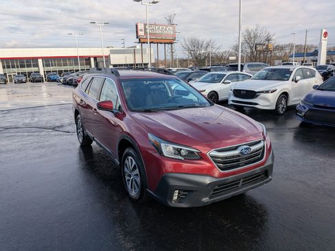 Used 2021 Subaru Outback Premium image 2