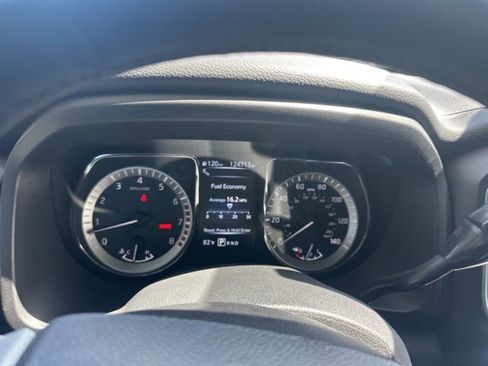 Used 2018 Nissan Titan SV w/ SV Convenience Package image 32