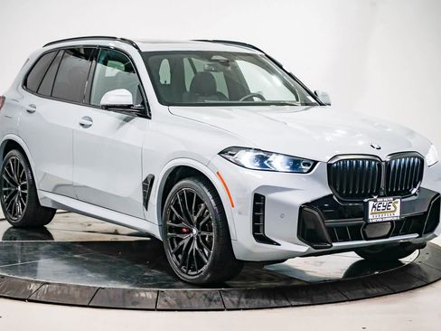 Used 2024 BMW X5 xDrive40i w/ M Sport Package image 5