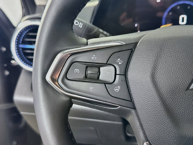Used 2026 Chevrolet Trax LT w/ LT Convenience Package FWD image 13