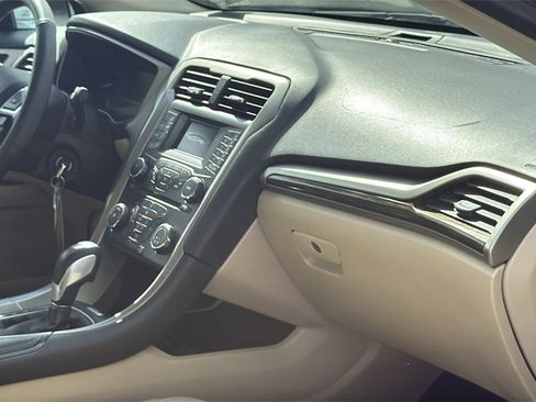 Used 2013 Ford Fusion SE image 29