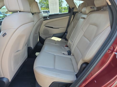Used 2016 Hyundai Tucson Limited w/ Option Group 03 FWD image 12