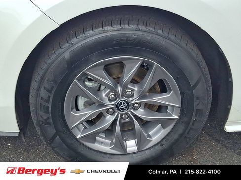 Used 2023 Toyota Sienna XLE AWD/4WD image 10