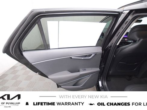 New 2025 Kia Niro EX image 11