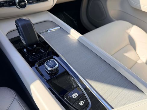 Certified 2024 Volvo XC60 T8 Plus w/ Protection Package Premier image 24