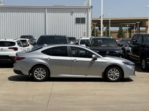 Used 2025 Toyota Camry LE w/ Convenience Package FWD image 3