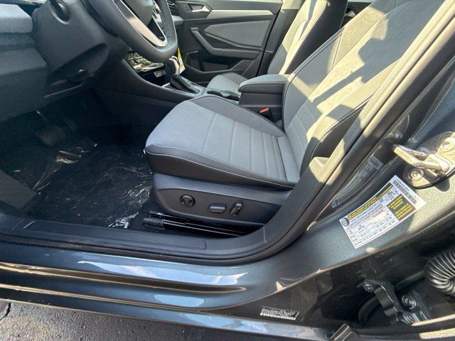 New 2027 Volkswagen Jetta SE FWD image 19