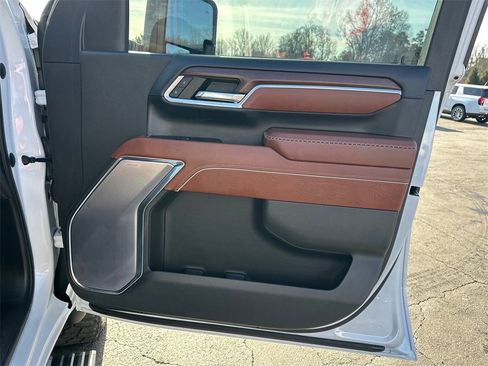 Used 2024 GMC Sierra 2500 Denali Ultimate image 15