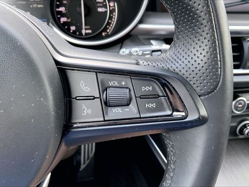 Used 2023 Alfa Romeo Stelvio Ti AWD/4WD image 25