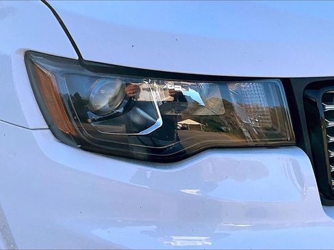 Used 2021 Jeep Grand Cherokee Laredo X image 26