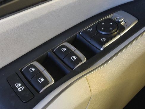 Used 2024 Kia Sorento S w/ Panoramic Sunroof Package FWD image 27