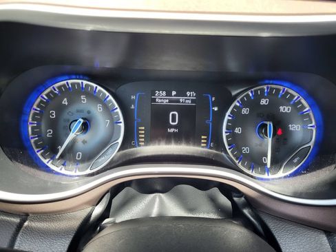 Used 2023 Chrysler Voyager LX FWD image 12