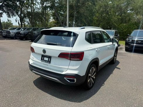 Used 2023 Volkswagen Taos SE FWD image 4