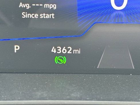 Used 2024 Volkswagen Tiguan SE w/ Panoramic Sunroof Package image 22