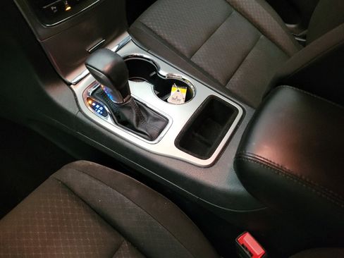 Used 2021 Jeep Grand Cherokee Laredo image 26