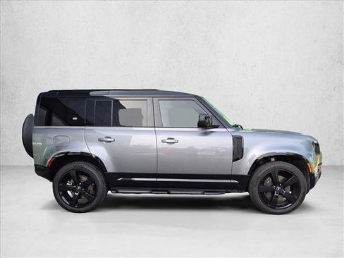 Used 2024 Land Rover Defender 110 X-Dynamic SE AWD/4WD image 4