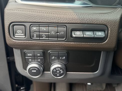 Certified 2021 GMC Yukon Denali w/ Denali Premium Package AWD/4WD image 21
