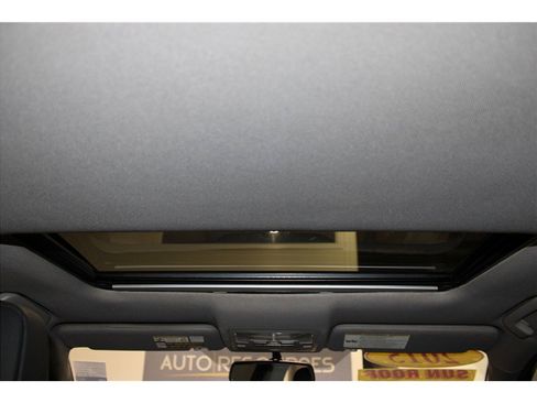 Used 2015 Toyota Highlander XLE image 16