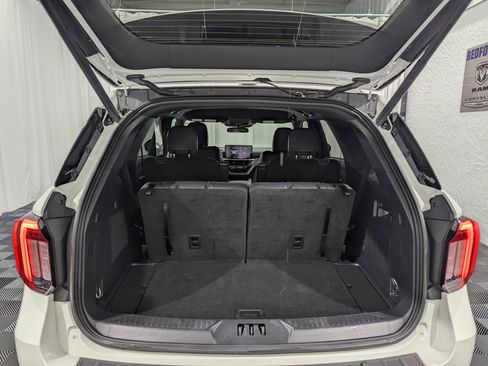 Used 2025 Ford Explorer ST-Line image 10