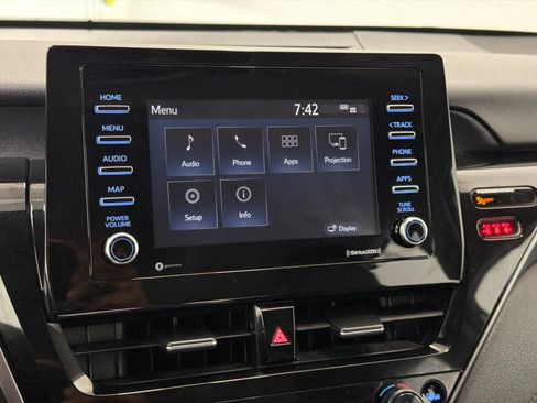 Used 2022 Toyota Camry SE FWD image 20