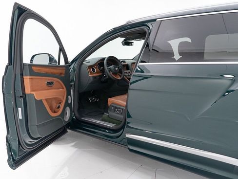 Certified 2025 Bentley Bentayga Extended Wheelbase AWD/4WD image 9