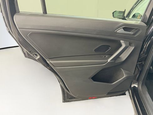 Used 2020 Volkswagen Tiguan SE R-Line image 27