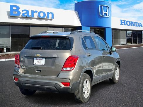 Used 2022 Chevrolet Trax LT w/ LT Convenience Package AWD/4WD image 5