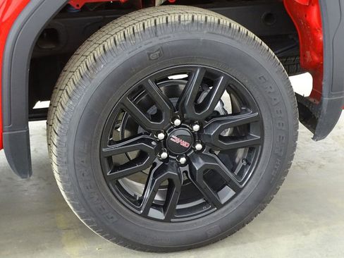 Used 2025 GMC Sierra 1500 Elevation image 40