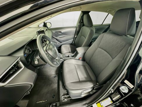 Used 2025 Toyota Corolla LE FWD image 13