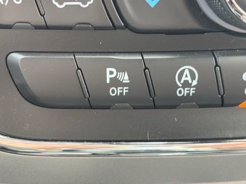 Used 2020 Jeep Grand Cherokee Laredo AWD/4WD image 44