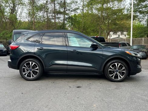 Used 2022 Ford Escape SE w/ SE Sport Appearance Package image 8